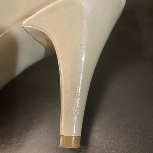 Nine West Faux Patent Taupe Heels Sz 6 - Picture 8 of 9
